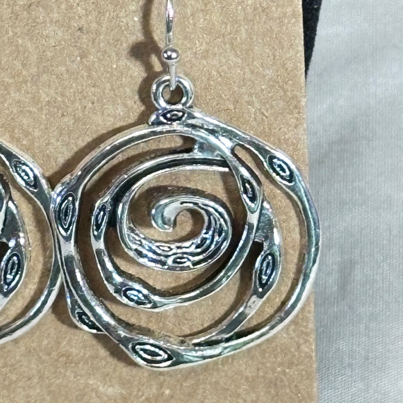 2/$20 Silver tone round swirl hook earrings Metal is textured like wood NWOT - Picture 4 of 11